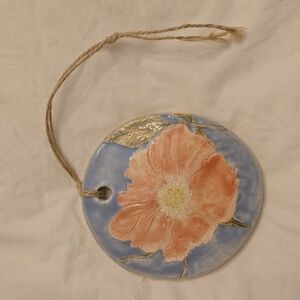 NEW!! Beautiful Floral Ceramic Ornament